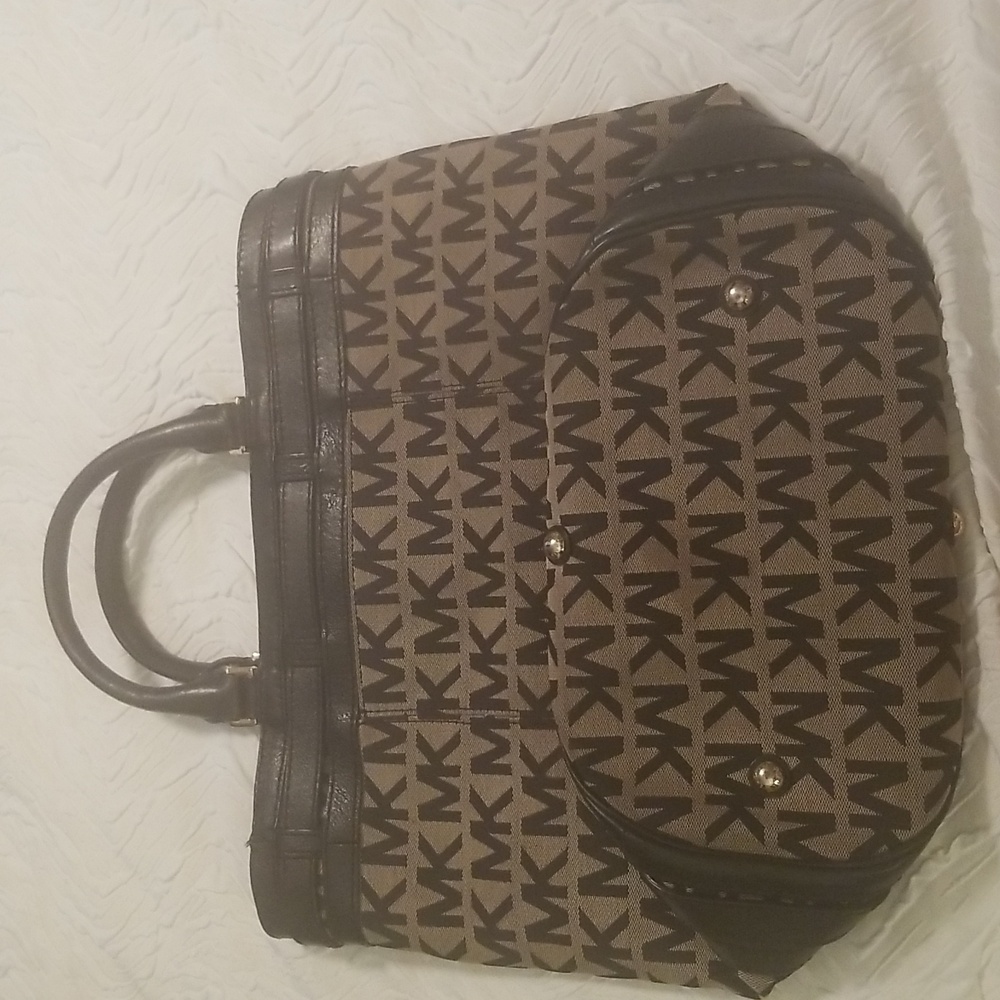 Women's Michael Kors Handbag; Black and Tan; Size 15 1/2x12 with 6" Handles - Picture 8 of 8
